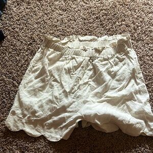 Cream baggy shorts large